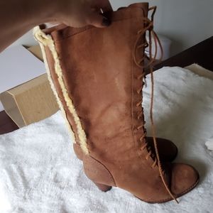 Ugg Shearling Camille Lace up. Side zipper. Size 7.5 Cognac
